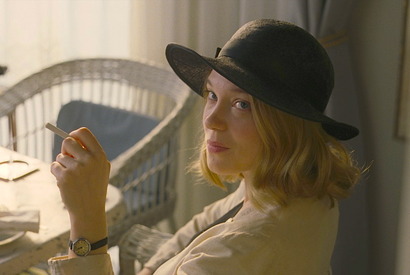 レア・セドゥ、謎めいた瞳で見つめる…『ストーリー・オブ・マイ・ワイフ』予告編 画像