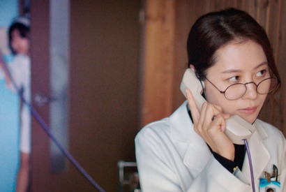 イ・ジュヨン、ムン・ソリとの共演は「本当に光栄」『なまず』本編映像解禁 画像