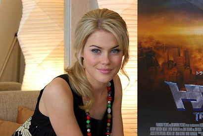 「帰る頃には太ってるわね（笑）」と『トランスフォーマー』のレイチェル・テイラー 画像