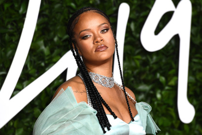 リアーナ、スーパーボウルのハーフタイムショーでヘッドライナーに！出産後初投稿のSNSで認める 画像