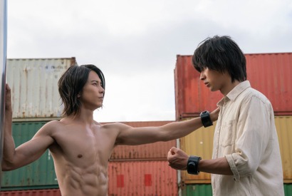 山崎賢人＆山下智久が対峙「今際の国のアリス」S2“ねくすとすてぇじ”場面写真 画像