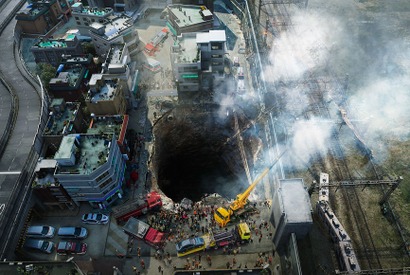 シンクホールがマンションを飲み込む瞬間捉える『奈落のマイホーム』本編映像 画像