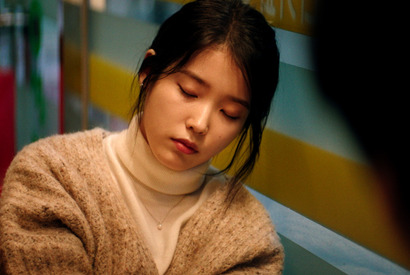 IU／イ・ジウンが「良い価値を加えてくれた」『夜明けの詩』場面写真一挙解禁 画像