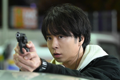 櫻井翔、銃を構える「大病院占拠」第1話場面写真公開 画像