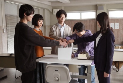 前田旺志郎“桐矢”、河村花“向日葵”と前田拳太郎“水沢”の三角関係に注目集まる…「女神の教室」第3話 画像