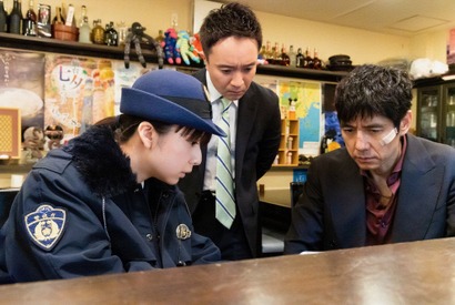 “Barルルーシュ店長役・福山潤”に視聴者盛り上がる一方、斎藤工“雄一”のポスターも話題に…「警視庁アウトサイダー」8話 画像