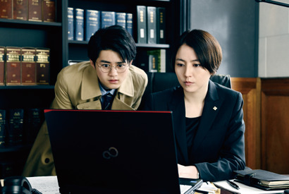長澤まさみ＆鈴鹿央士、事件の真相を追い求める『ロストケア』場面写真 画像