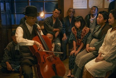 菅田将暉、チェロの弾き語りを披露『銀河鉄道の父』役所広司も唸った本編映像 画像