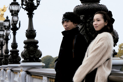 高橋一生と「モナ・リザ」、飯豊まりえの可憐なポージング…『岸辺露伴 ルーヴルへ行く』メイキング“完全版”公開 画像