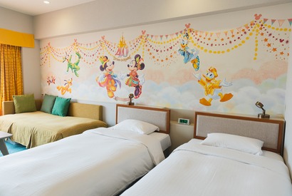 【ディズニー】40周年の祝祭感あふれる期間限定ルームに潜入！謎解きプログラム「探険家ミッキーと夢の入口」も実施中 画像