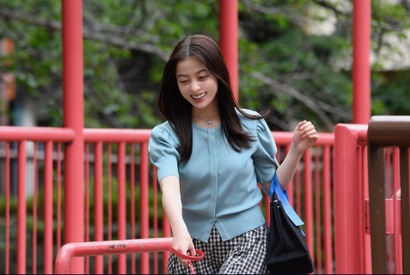 橋本環奈“綾華”と山田涼介“東郷”の“キスルーティン”に「最高」「幸せすぎ」の声殺到…「王様に捧ぐ薬指」最終回 画像