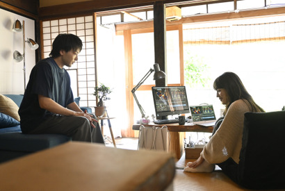 川口春奈“彩”、中村倫也“太郎”に明かす壮絶過去…「ハヤブサ消防団」第5話 画像