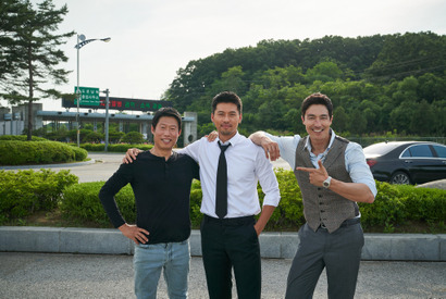 ヒョンビン、チームワークに笑顔　ユナの誕生日をお祝いも『コンフィデンシャル：国際共助捜査』 画像