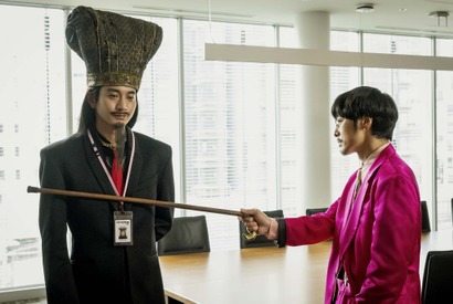 向井理“孔明”のスーツ姿に「違和感すごい」「シュールすぎて笑う」の声続出…「パリピ孔明」第5話 画像