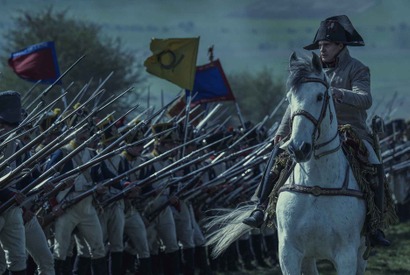 “英雄”であり“悪魔”、ホアキン・フェニックス主演『ナポレオン』語り継がれる歴史的戦い 画像