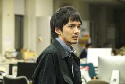 林遣都“週刊誌記者”が惑星難民Xの真相を追いかける『隣人X』本編映像 画像