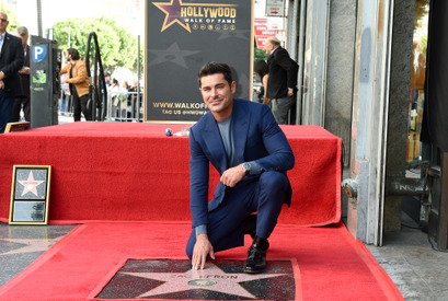 ザック・エフロン、ハリウッドの殿堂入り  “メンター”だった故マシュー・ペリーを追悼 画像