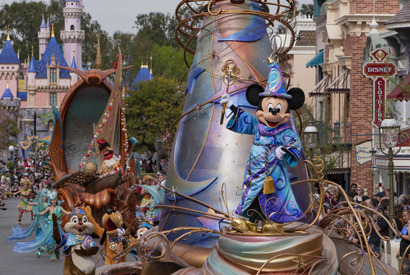 【海外ディズニー】人気パレードの「マジック・ハプンズ」が再開へ　「ファンタズミック！」も5月に　カリフォルニア ディズニー 画像