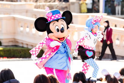 【ディズニー】“パルパル衣装”のミッキー＆ミニー！春限定、パークチケットとホテル宿泊がセットになった新プラン登場 画像