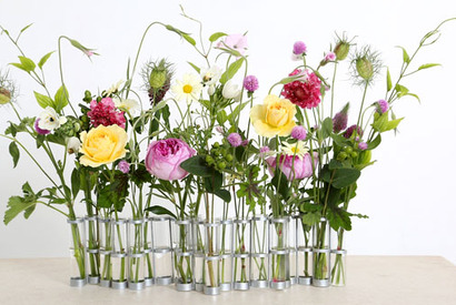 アーティスティックな花と花器の饗宴　母の日にぴったりな華やかな贈り物 画像