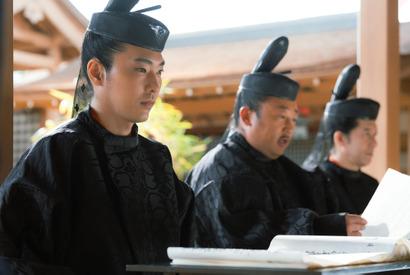 まひろの文字に気づく柄本佑“道長”に「それだけ想ってたんだろうな」の声…「光る君へ」20話 画像