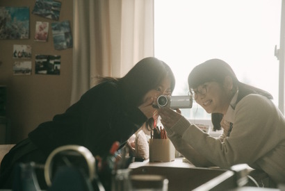 福原遥＆小野花梨ら、登場人物たちの高校時代切り取る「透明なわたしたち」場面写真 画像