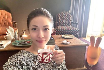 『奇皇后』女優ハ・ジウォン、オールバックで見せた46歳らしからぬ美貌！ウエストも“チラッ”【PHOTO】 画像