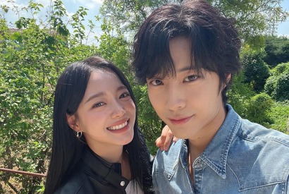 女優キム・セジョン、共演俳優と仲良しすぎ…。期待募らせるツーショット公開【PHOTO】 画像