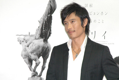 ありのままのイ・ビョンホンを堪能出来る写真集「パリイ」が37歳の誕生日に発売 画像