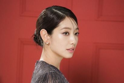 女優パク・シネの磨きがかかった品格ある美しさ。CMのメイキング写真に「胸キュン」【PHOTO】 画像