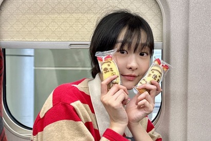 『梨泰院クラス』女優キム・ダミ、東京ばな奈を手に可愛さ全開！「ああ眩しい」【PHOTO】 画像
