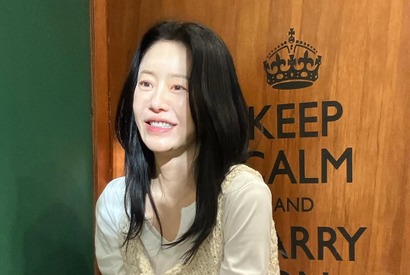 『善徳女王』“53歳” コ・ヒョンジョンの赤ちゃん肌に驚愕。明るい笑顔が「眩しすぎる」【PHOTO】 画像