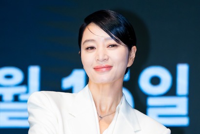 “奇跡の54歳”キム・ヘス、Disney+新作『トリガー ニュースの裏側』選んだ理由は「絶妙なバランス」 画像