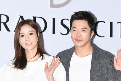 「妻は美しくないときがない」俳優クォン・サンウ、“結婚17年目”の女優ソン・テヨンにメロメロ！ 画像