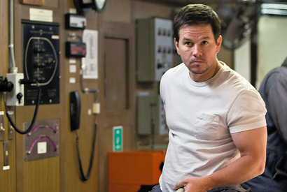 マッチョ好き女子集まれ！　マーク・ウォールバーグの見事な“上腕二頭筋”を公開 画像