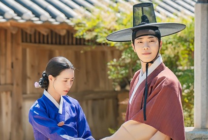 最高のチームワーク誇る時代劇『オク氏夫人伝』のオフショット公開！“みんな仲良しすぎる” 画像