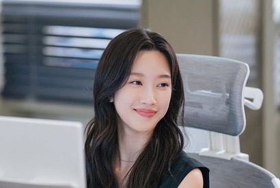 ラブコメ女神が再び降臨！“デキる女”ムン・ガヨンの黒歴史が気になる『あいつは黒炎龍』スチール写真公開 画像