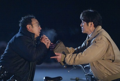 「最高」「何度観ても笑う」角田晃広“宇宙人・高橋”の温泉シーンメイキング公開「ホットスポット」 画像