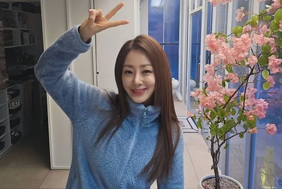 『SKYキャッスル』の50歳女優オ・ナラ、早朝から輝く美貌にびっくり！「20代かと思った」【PHOTO】 画像