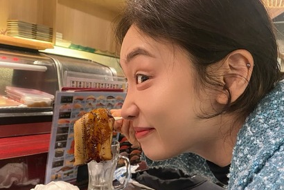 『ザ・グローリー』女優が日本を満喫！寿司屋での無邪気な姿に「安心しました」の声【写真】 画像