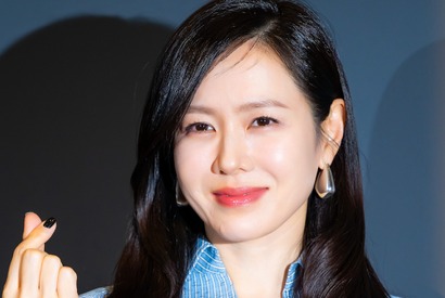 笑顔が眩しい…女優ソン・イェジン、公の場で洗練された美しさを放った！【独占写真】 画像