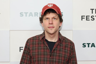 『リアル・ペイン』のジェシー・アイゼンバーグ、念願のポーランド市民権を取得「一生に一度の栄誉」 画像