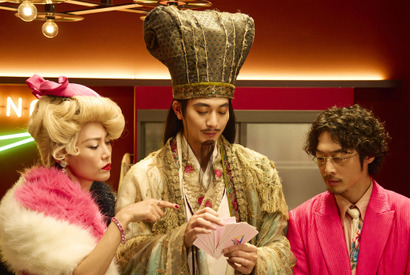 ディーン・フジオカ＆宮野真守の姿も！『パリピ孔明 THE MOVIE』場面写真一挙解禁 画像