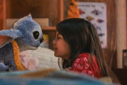 犬になりきる!? 必死なスティッチがキュート『リロ＆スティッチ』本編映像 画像