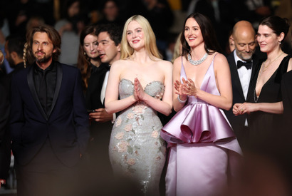 カンヌでヨアキム・トリアー監督作『Sentimental Value』が15分のスタオベ 出演者のエル・ファニング感涙 画像