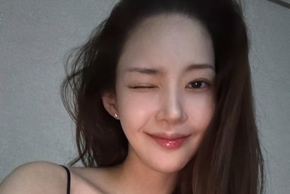 寝起き!? 女優パク・ミニョンが“悩殺ウィンク”を披露！「何をしていても美しい」【PHOTO】 画像