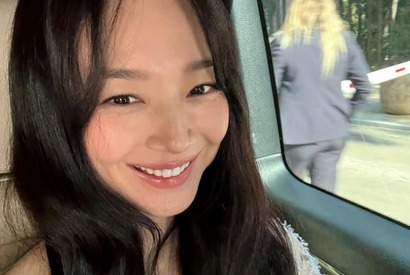 キム・ウビンも惚れ惚れ…シン・ミナの愛らしい魅力あふれる自然体ショットに反響「天使なの？」【PHOTO】 画像