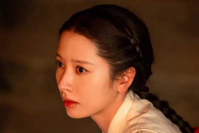 『鬼宮』キム・ジヨンの愛らしさ限界突破、韓服姿で魅せる撮影現場の舞台裏 画像