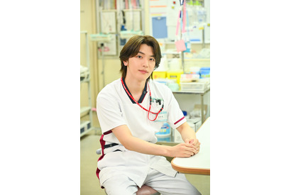 INI・高塚大夢、本田翼の後輩看護師役で出演「北くんがかわいすぎて手に余るので、3人でシェアすることにしました。」 画像