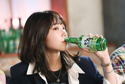 韓ドラによく出てくる“緑色の瓶”、実は種類がたくさん！韓国人が愛してやまない「ソジュ」をご紹介 画像